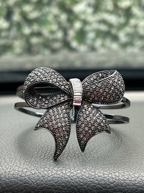 Graziano Gunmetal Bow Crystals Hinged Clamper Size 6 3/4”